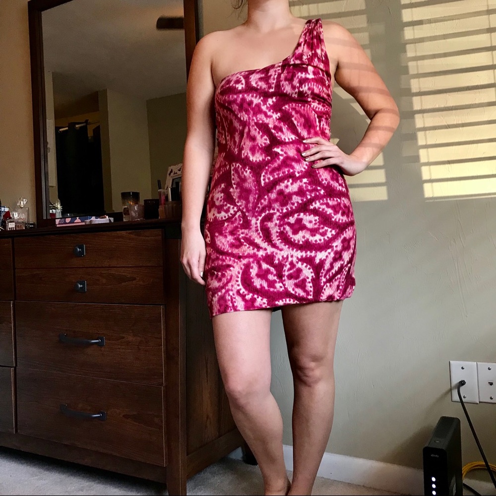 GUESS Fuchsia & tan one shoulder dress - Size L